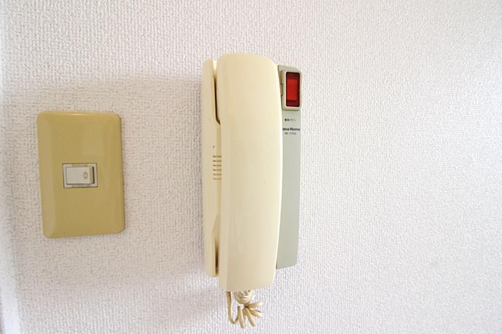 �y�Z�L�����e�B�z�@