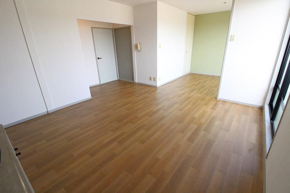 �y�����E���r���O�z�@