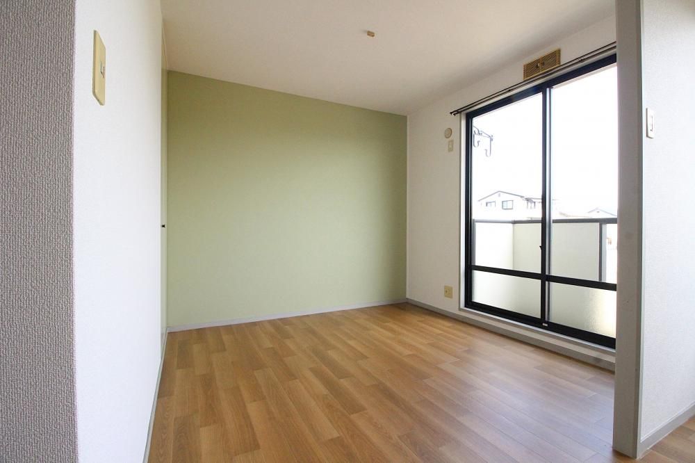 �y�����E���r���O�z�@