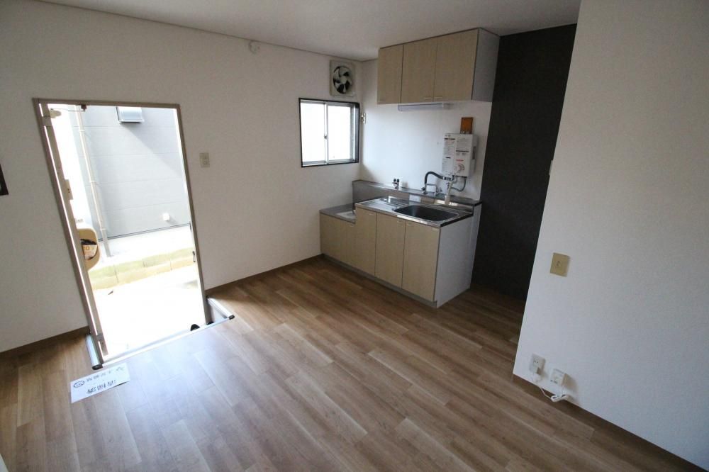 �y�����E���r���O�z�@