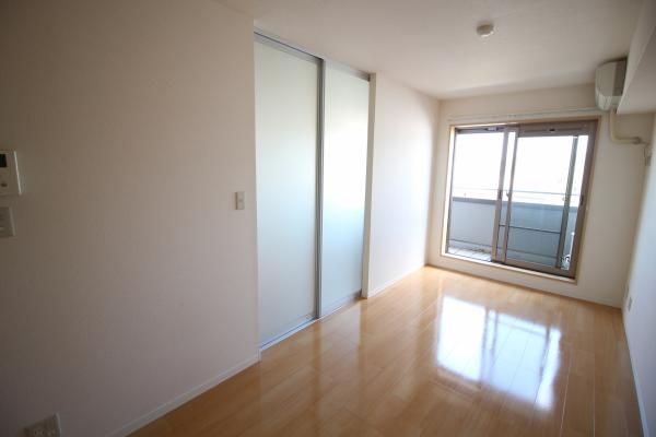 �y�����E���r���O�z�@