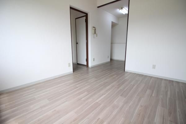 �y�����E���r���O�z�@